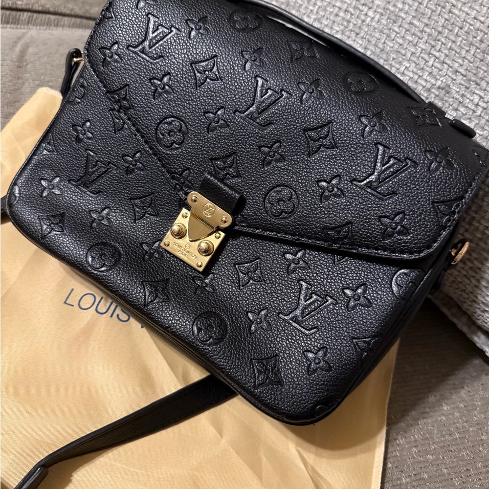 Forever 21 Black Crossbody Bag